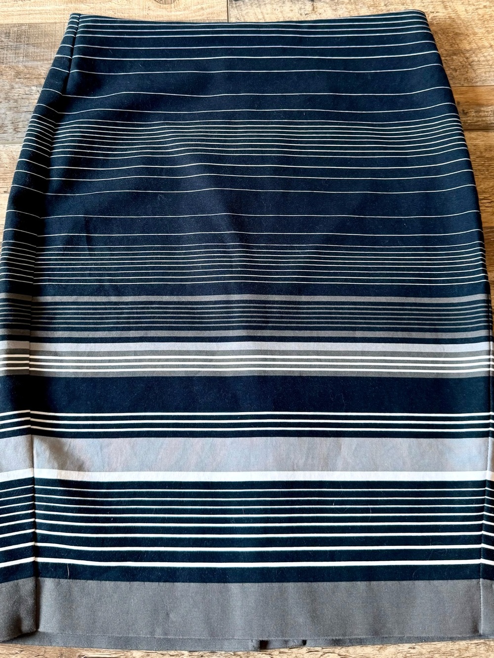 Banana Republic - Striped Pencil Skirt - 2 - Black/White/Grey